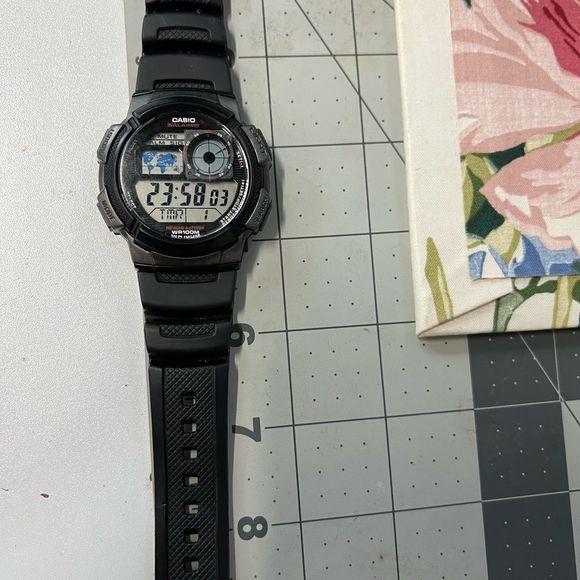 Casio 5 alarms 3198 AE-1000W. Multi functional digital face. New battery - Picture 5 of 8